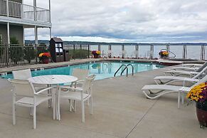 Cherry Tree Inn & Suites