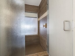 Cherry Tree Inn & Suites