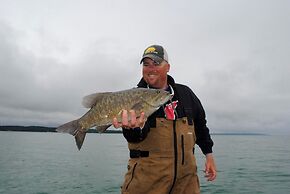 Cherry Tree Inn & Suites