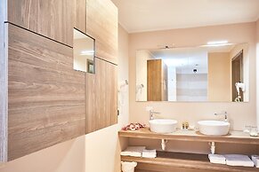 MajesticHouse Conference & Restaurant