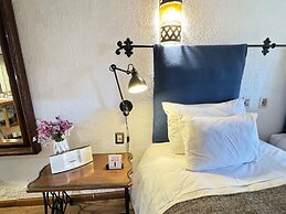 ARQUEOLOGO EXCLUSIVE SELECTION - Casa Peralta