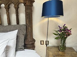 ARQUEOLOGO EXCLUSIVE SELECTION - Casa Peralta