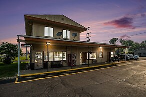 Great Lakes Inn and Suites