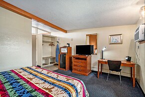 Great Lakes Inn and Suites