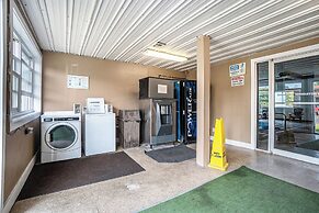 Great Lakes Inn and Suites