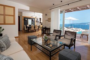 Pleiades Luxurious Villas