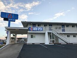 Motel 6 Barstow, CA - Route 66