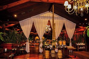 Raices Esturión Hotel