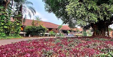 Raices Esturión Hotel