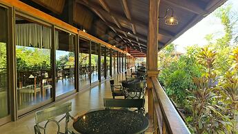 Raices Esturión Hotel