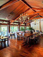 Raices Esturión Hotel