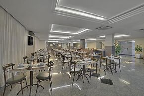 Astron Suítes São José dos Pinhais by Nobile