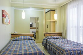 Astron Suítes São José dos Pinhais by Nobile