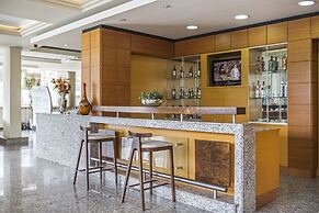 Astron Suítes São José dos Pinhais by Nobile