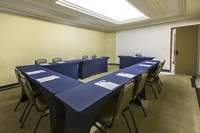 Astron Suítes São José dos Pinhais by Nobile