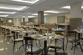 Astron Suítes São José dos Pinhais by Nobile