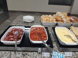 Astron Suítes São José dos Pinhais by Nobile