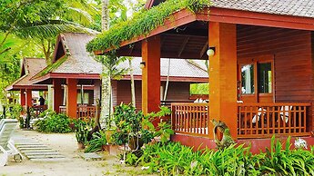 Baan Mai Beachfront Phuket Lone Island