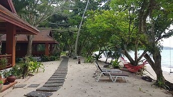 Baan Mai Beachfront Phuket Lone Island