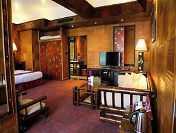 Mom Tri's Villa Royale