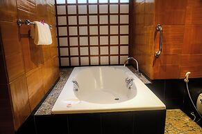 Mom Tri's Villa Royale