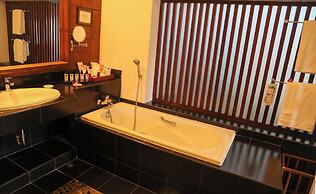 Mom Tri's Villa Royale