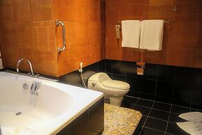 Mom Tri's Villa Royale