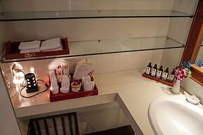 Mom Tri's Villa Royale