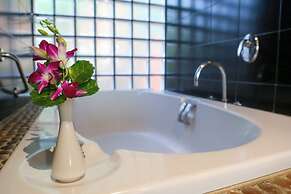 Mom Tri's Villa Royale