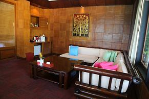 Mom Tri's Villa Royale