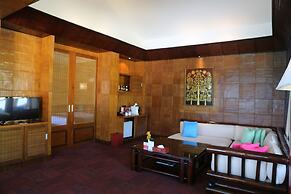 Mom Tri's Villa Royale