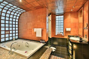 Mom Tri's Villa Royale