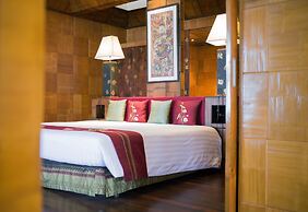 Mom Tri's Villa Royale