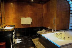 Mom Tri's Villa Royale