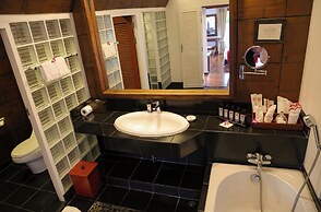 Mom Tri's Villa Royale