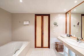 Mom Tri's Villa Royale