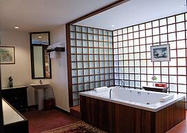 Mom Tri's Villa Royale