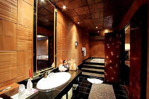 Mom Tri's Villa Royale