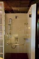 Mom Tri's Villa Royale