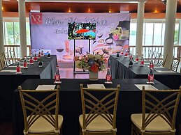 Mom Tri's Villa Royale