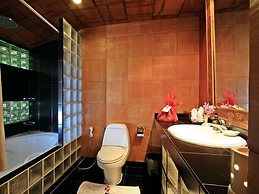 Mom Tri's Villa Royale