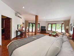 Mom Tri's Villa Royale