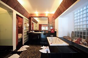 Mom Tri's Villa Royale