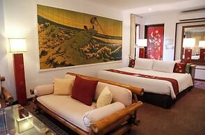 Mom Tri's Villa Royale