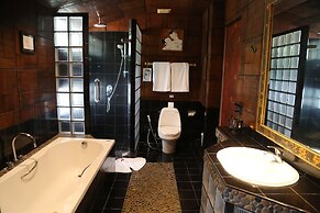 Mom Tri's Villa Royale