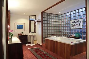 Mom Tri's Villa Royale