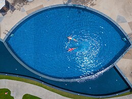 The Leaf On The Sands by Katathani