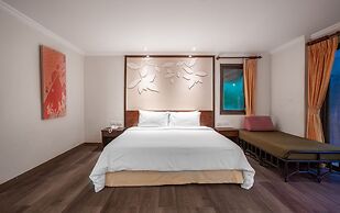 The Leaf On The Sands by Katathani