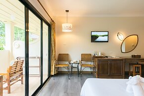 The Leaf On The Sands by Katathani