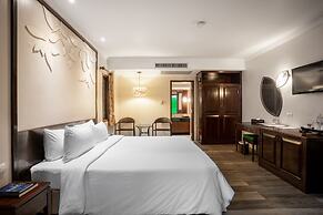 The Leaf On The Sands by Katathani